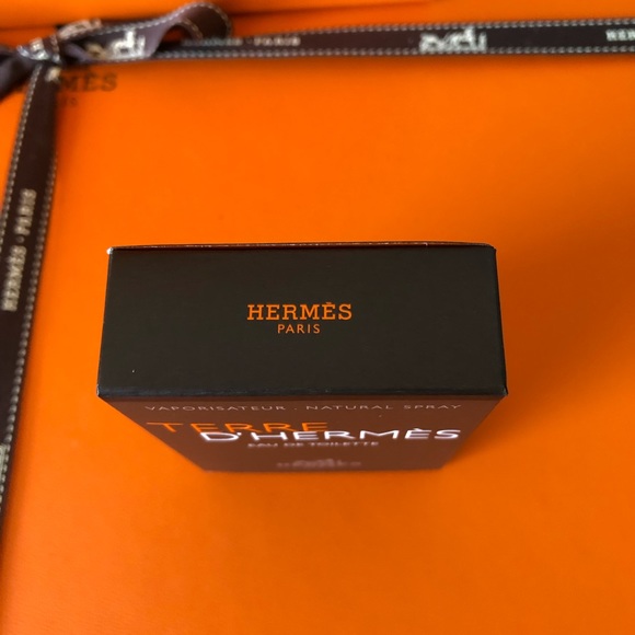 HERMÈS Terre D' Parfum Spray for Men Travel Size - Picture 4 of 5